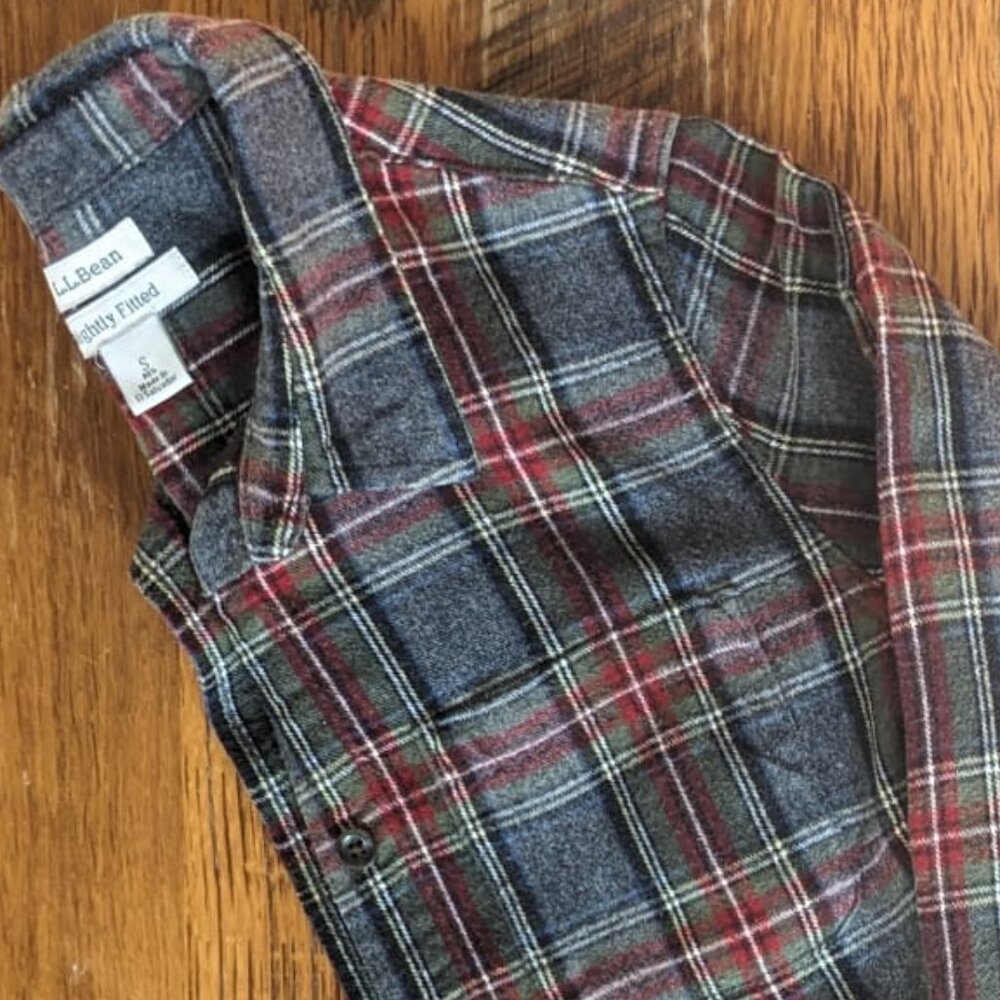 L.L. Bean Fitted Christmas Plaid Tartan Flannel Button Down Long Sleeve Shirt